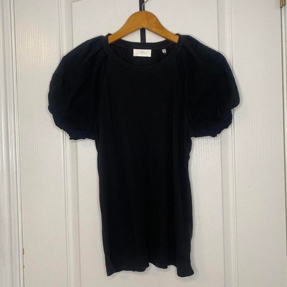 Tops - Black pufffy sleeves black‎ shirt in extra small